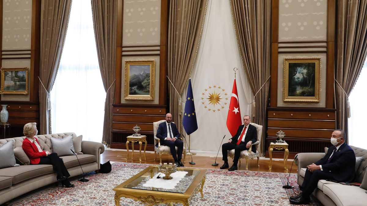 Reparát „Sofagate“? Erdogan má v Praze jednat s von der Leyenovou a Fialou